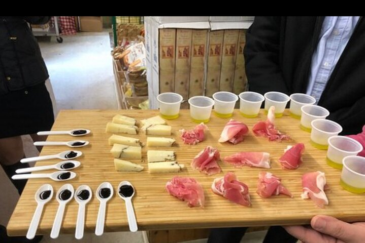 Boston North End Food Tour with Wine and Limoncello Tasting - Photo 1 of 15